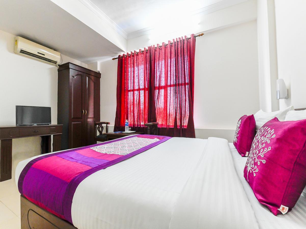 Oyo 11309 Hotel Green Land Residency Kochi Екстер'єр фото